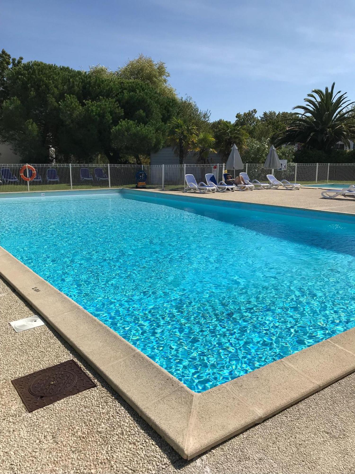 Maison Cosy Avec Piscine Partagee Le Château-dʼOléron Exterior foto